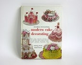 Modern Cake Decorating Pictorial Encyclopedia by Wilton 1969 / Excellent Condition