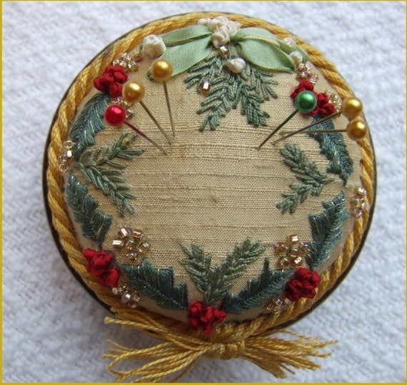 Holly and Mistletoe Gold Jewel pincushion PATTERN AND PRINT kit