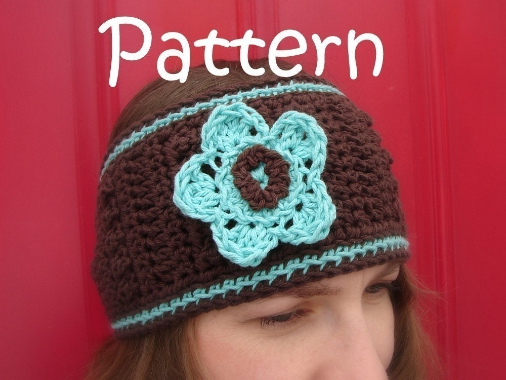 crochet headwarmer pattern with contrasting border and flower