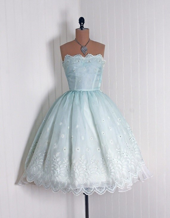 1950's Vintage Ethereal Baby-Blue and Crisp-White Ombre Heavily-Embroidered Rhinestone Silk-Organza Scalloped Low-Plunge Strapless Nipped-Waist Rockabilly Ballerina-Cupcake Princess Tiered-Ruffle Bombshell Circle-Skirt Wedding Cocktail Party Dress