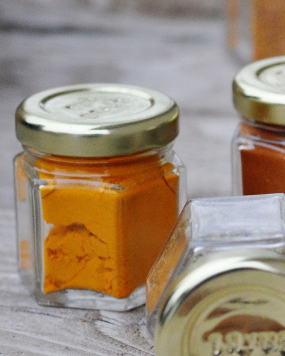 EVERYTHING but the... Spice Kit (24 ORGANIC Spices) Embossed Magnetic Spice Rack. Free Shipping.