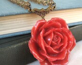 Beauty in the Evening - Red rose golden necklace - Elysia