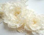 Made to order-Three romantic roses-Weddings Bridal Accessories Sashes Belts- Light butter cream,ivory flowers-Satin ribbon sash- Burlap lace - HansHolzkopf