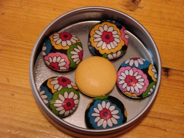 Funky Daisy Flower Magnets