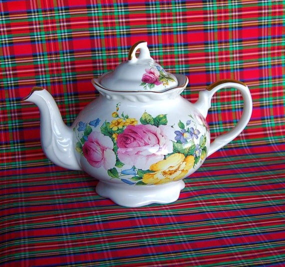 Vintage English Tea Pot by BridgetsCottage on Etsy