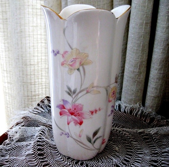 Vintage Flower Vase Oriental Asian Fine China by CinfulOldies