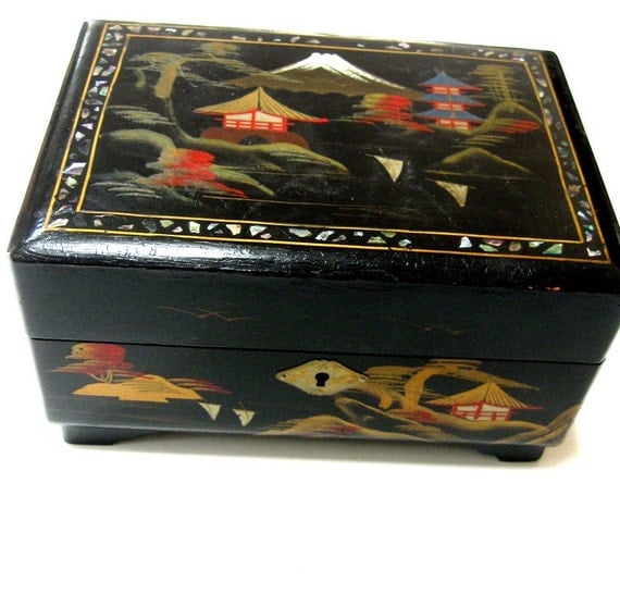 Vintage Jewelry Box Music Box Black Lacquer Mother by CinfulOldies