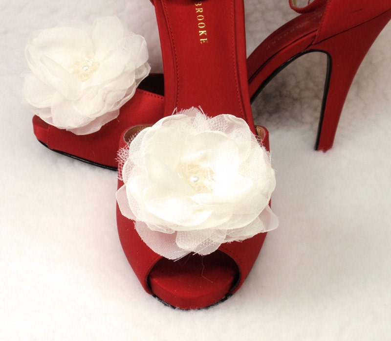 Weddings Shoe Clips- Shabby Chic, Fabric Fowers, Chiffon flowers, OFF- White, Bridal white