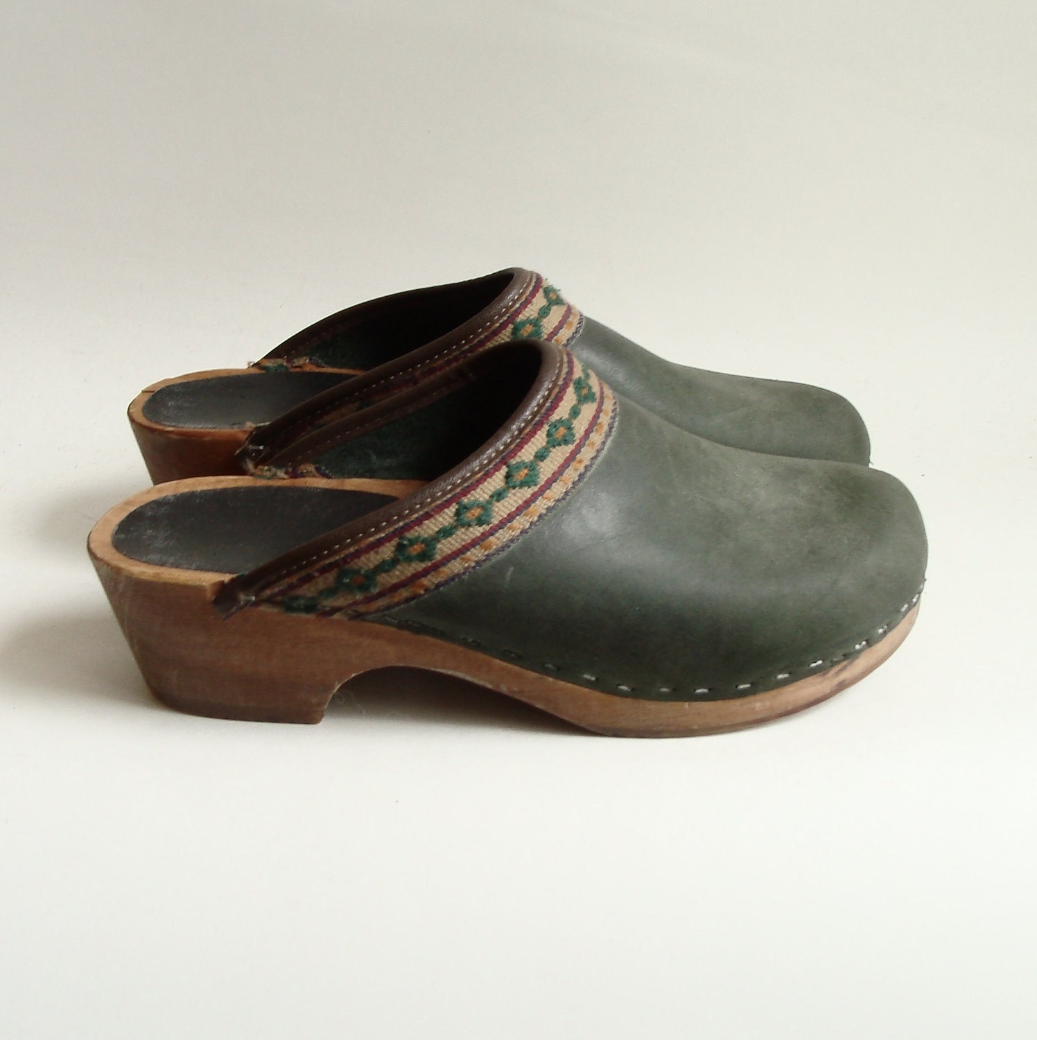daniel green clogs