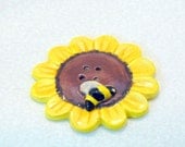 Ceramic Flower Bee Button Yellow