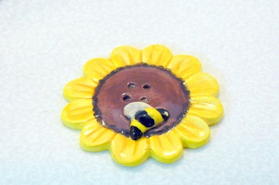 Ceramic Flower Bee Button Yellow