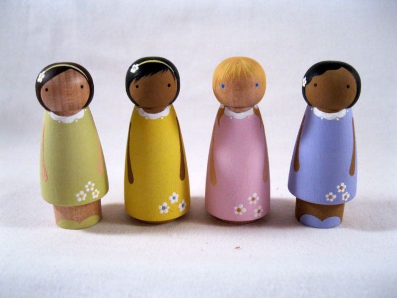 Four Girl Friends Wood Peg Doll Playset