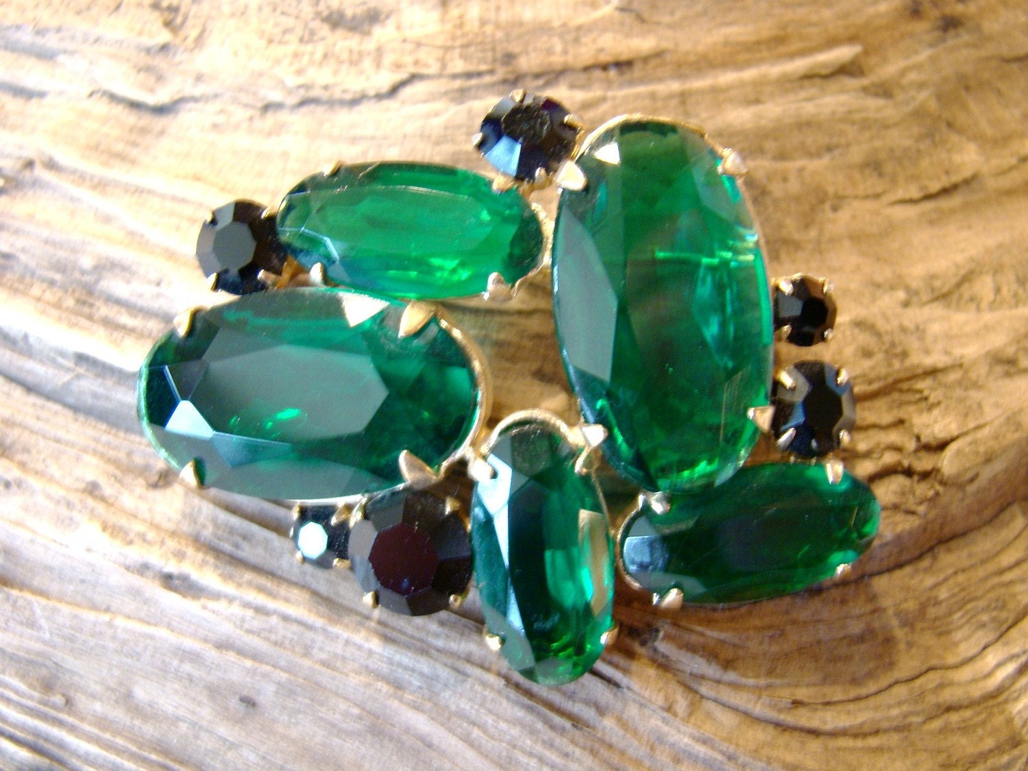 Green Glass Emerald JEWEL TONE Vintage 60s  Brooch