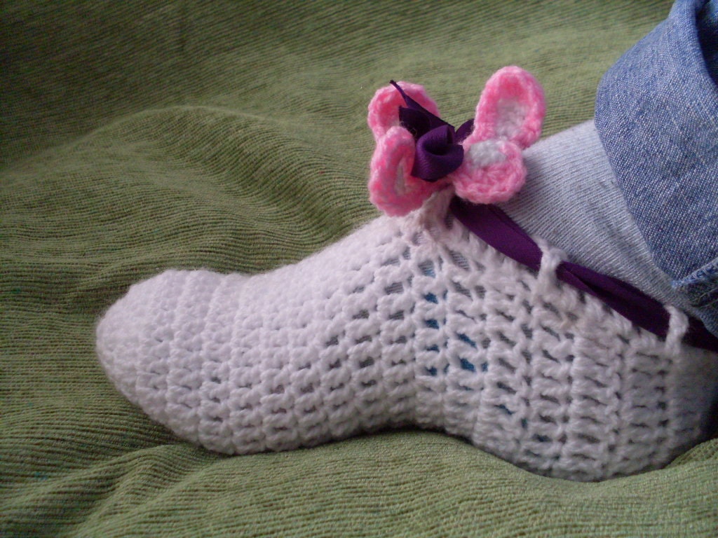 Crochet PATTERN - pdf file Number 34 - Sizes 7-8   9-10  11-12 Adult  Women slippers with  Aloha Flower - Mary Janes - Ballet Flats