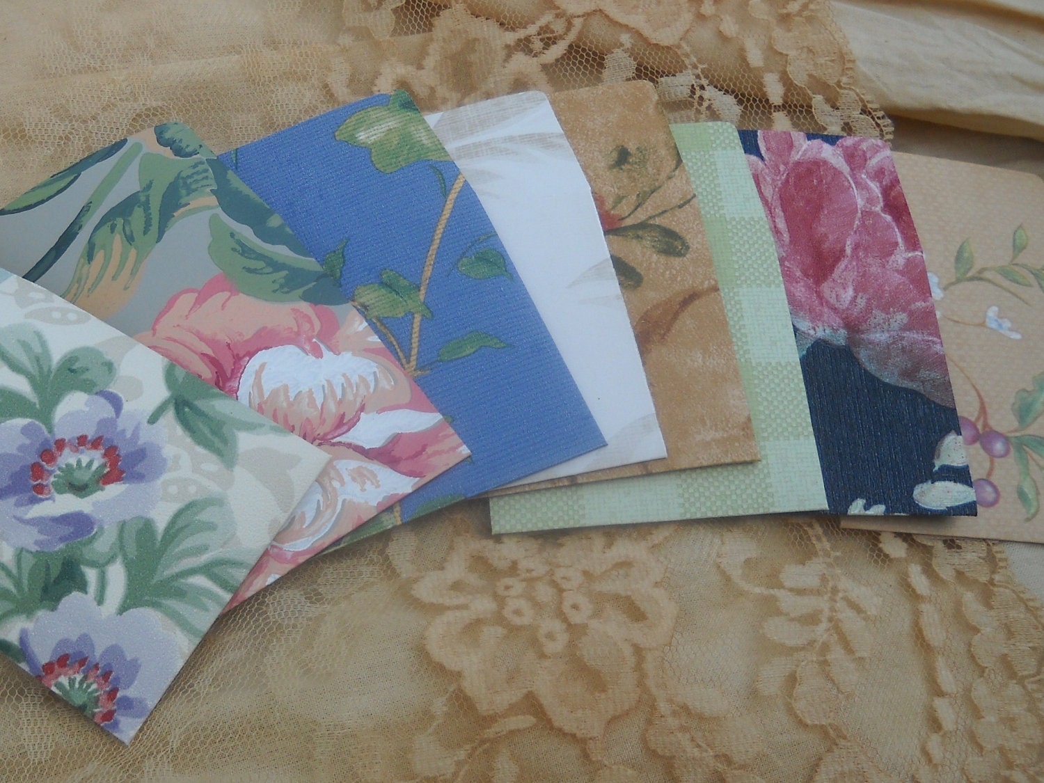 Recycled walllpaper - Surprise packet of mini envelopes