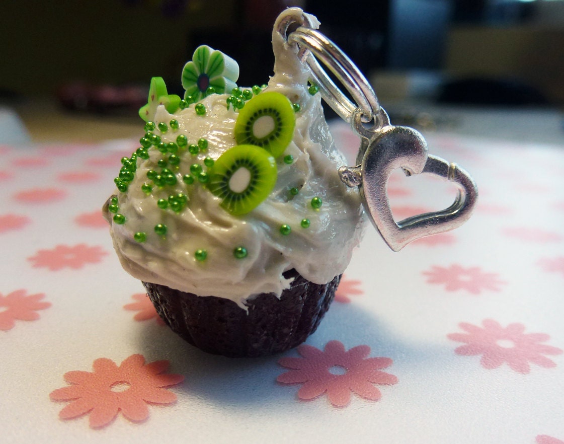 Vanilla Kiwi Cupcake Zipper Pull