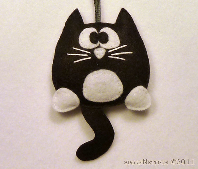 Tuxedo Cat Felt Christmas Ornament - Licorice the Tuxedo Kitty