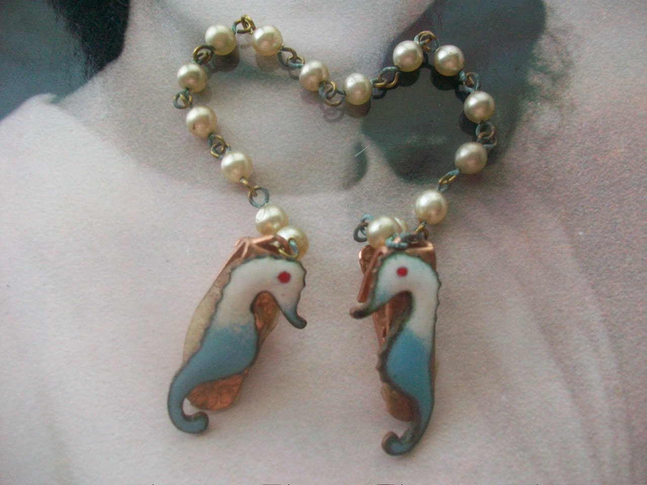Fabulous Vintage Enamel Seahorse Sweater Guard Clip, Sweater Clips, Collar Clips, Glee, Mad Men