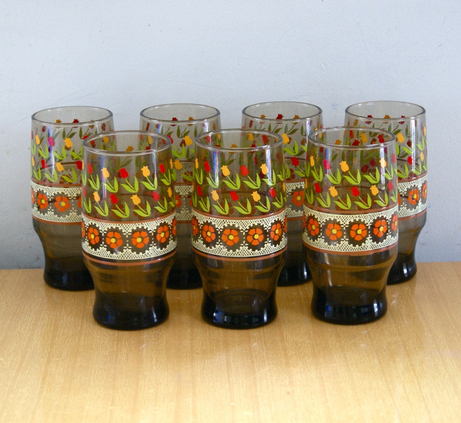Set of Colorful Daisy and Tulip Glasses - Vintage