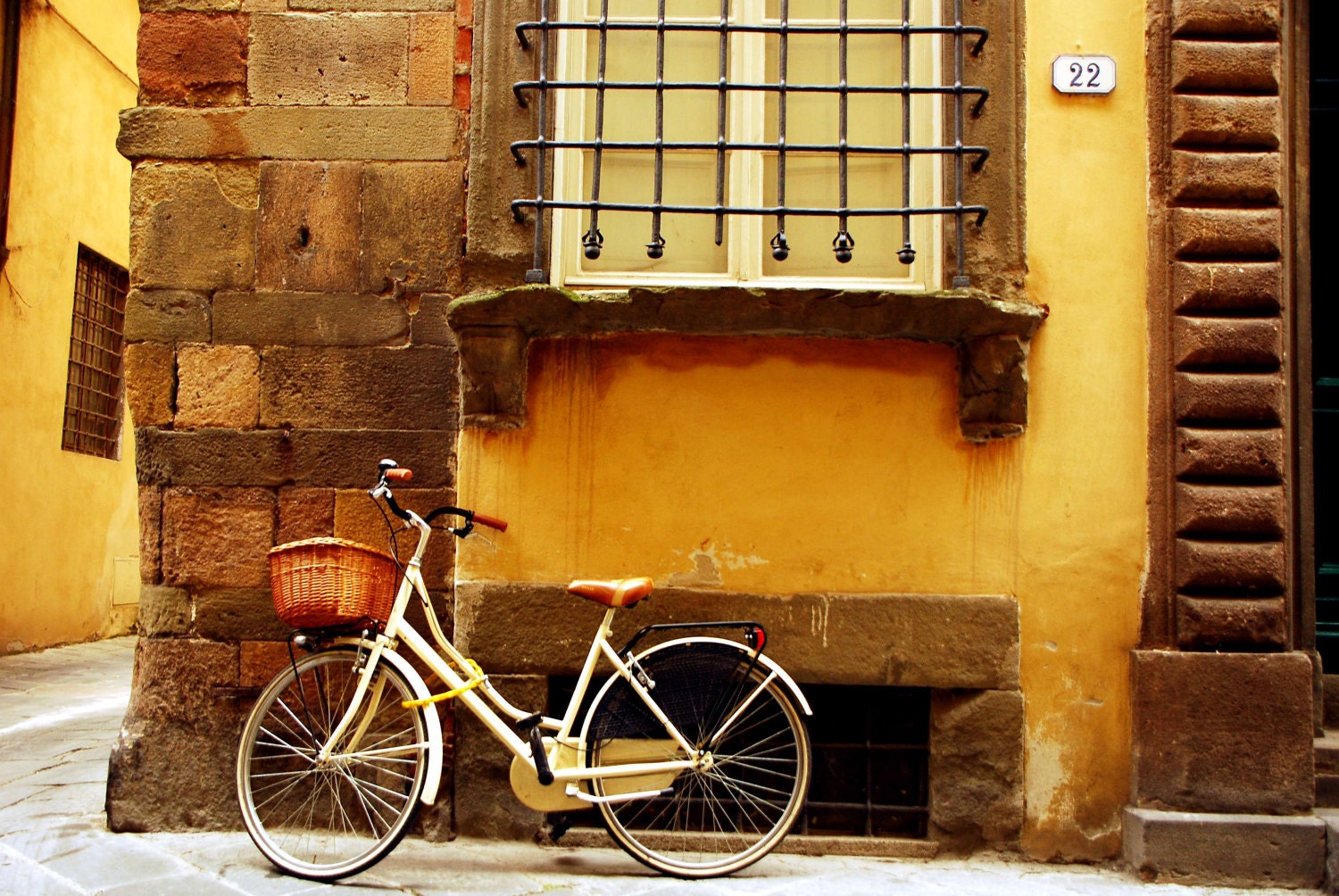 Crema Bicicletta, 16"x20" Fine Art Print