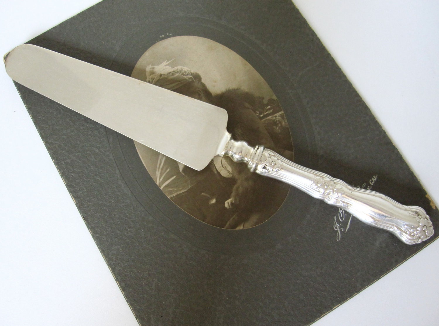 Antique Art Nouveau Pie Server, Arbutus 1908 Silverplate by WM Rogers