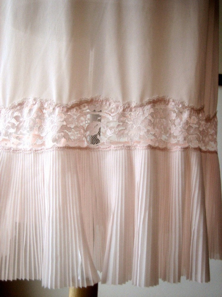 SLIP Vintage Supple Tricot and Lace FULL Dress LENGTH Pink Accordian lace Sz 34