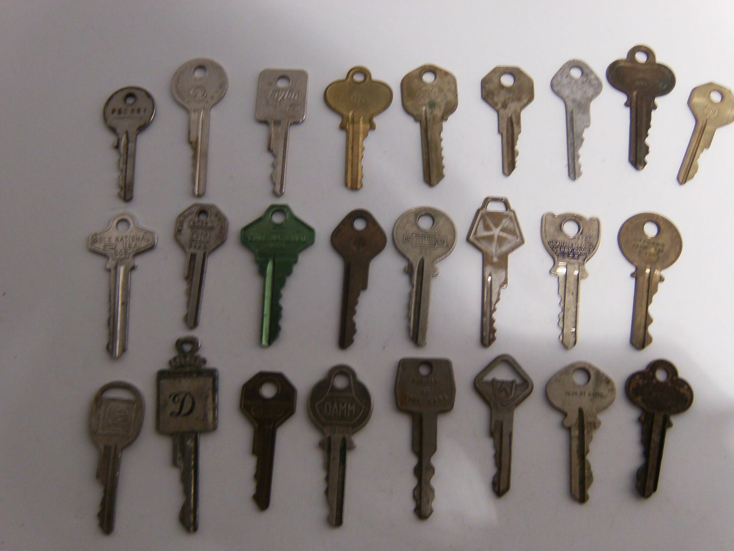 Vintage Keys - Qty 25 - Lot B6