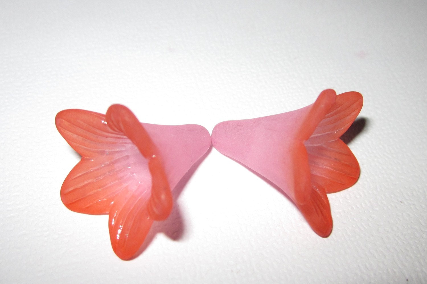 Trumpet Flower Strawberry Daiquiri Hand Dyed 22mm (2)