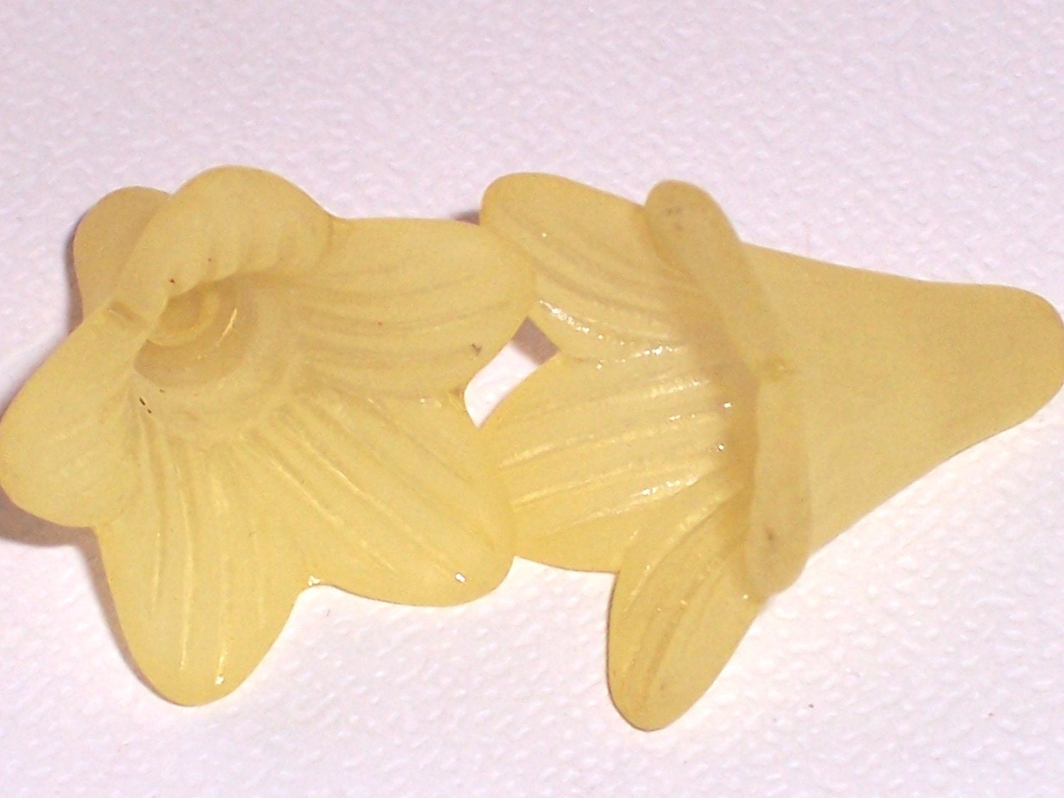 Yellow Trumpet Flower 22mm (4)