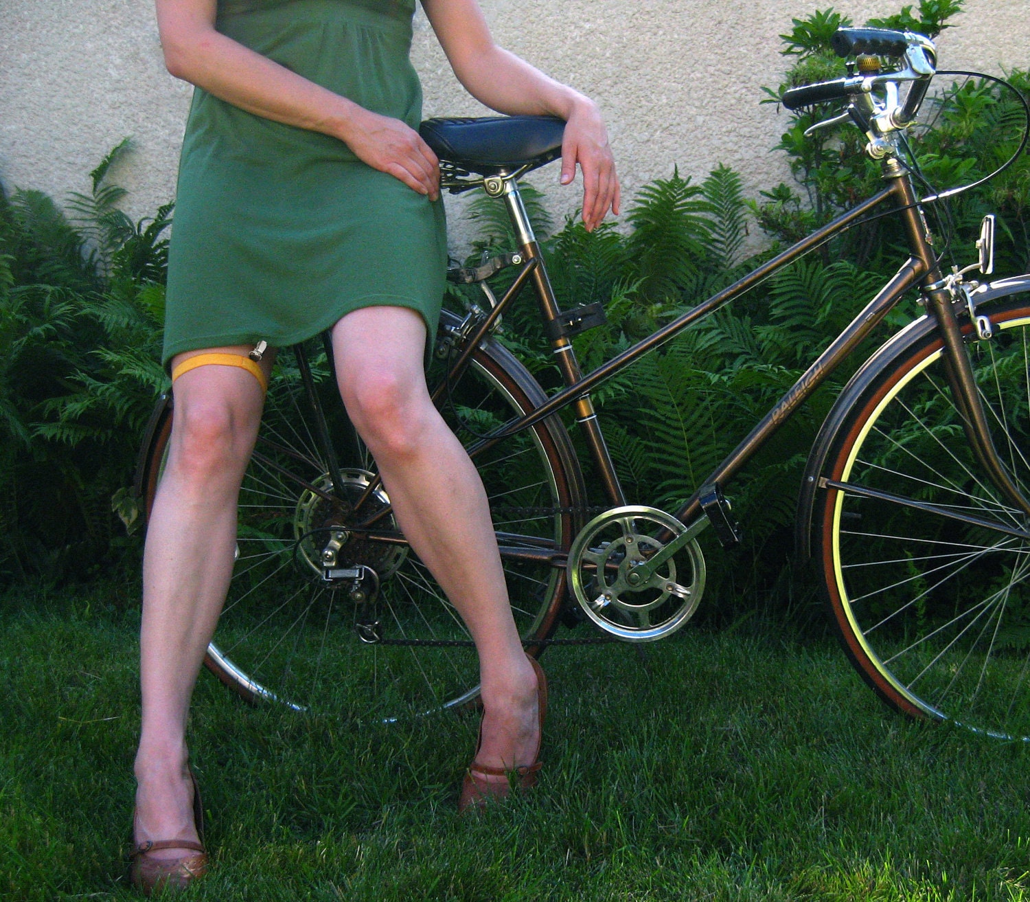 Skirt garter/clip for biking