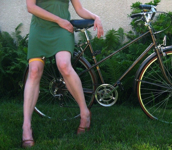 Skirt garter/clip for biking