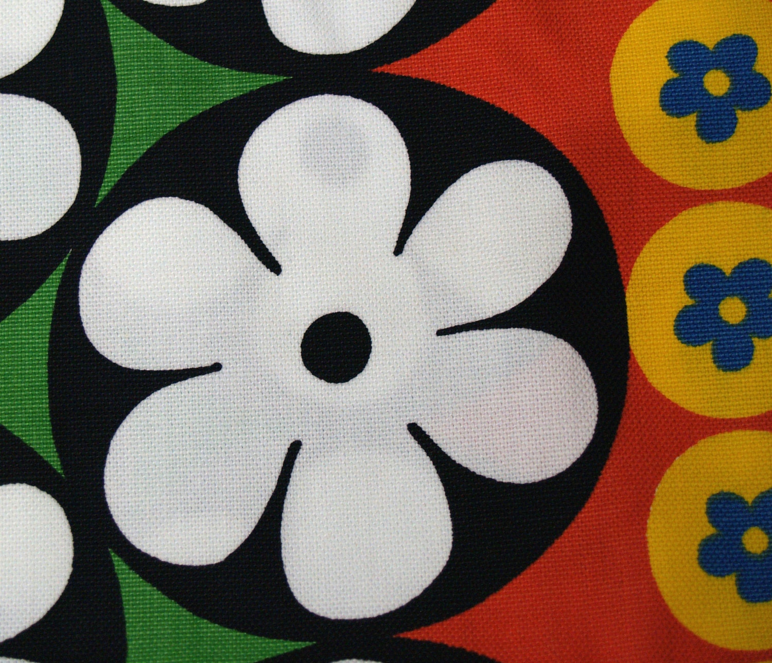 SALE, see shop annoucement. VTG fabric: mod flowers