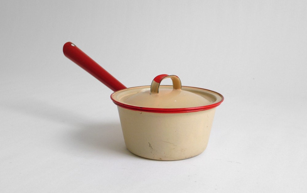Ivory Enamel Cooking Pot