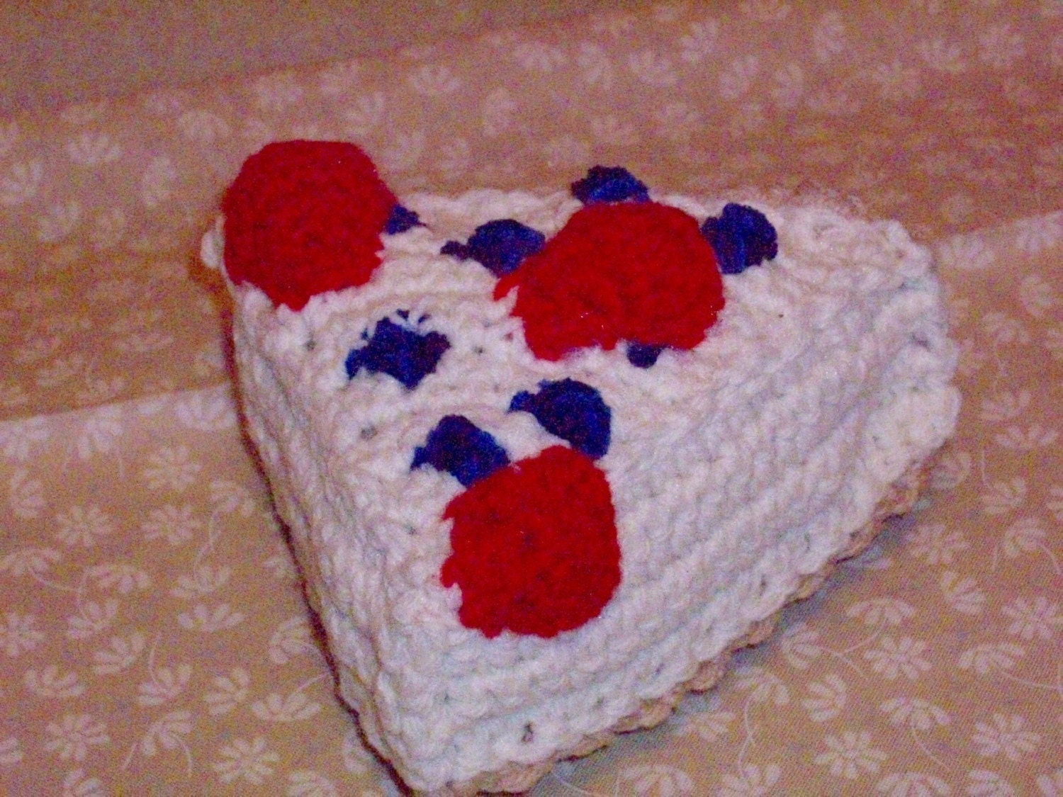 CHEESE CAKE WITH STRAWBERRIES AND BLUEBERRIES play food