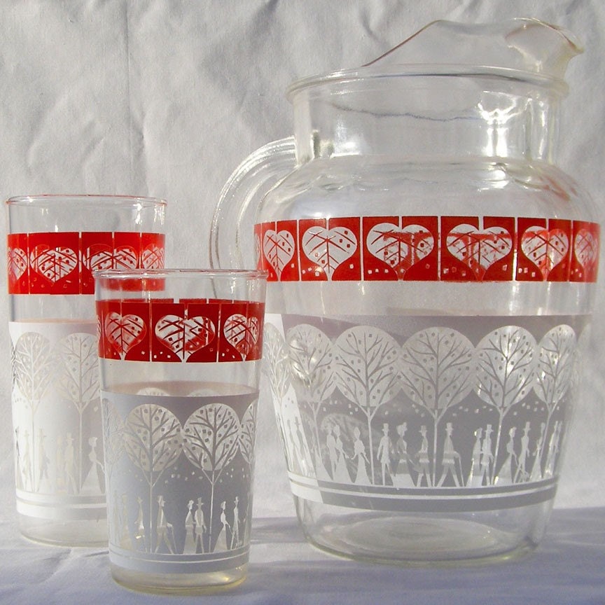 Vintage Stroll In The Park Glass Iced Tea Pitcher and Two Glasses