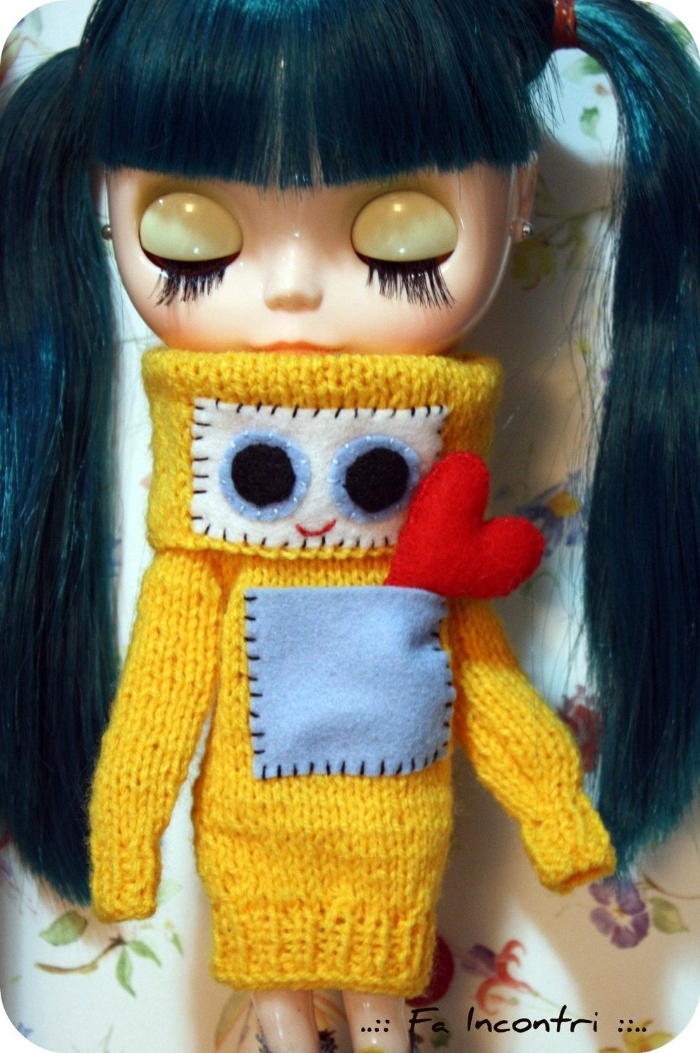 Sweater Yellow and heart for Blythe