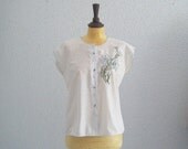 vintage. white scalloped embroidered top