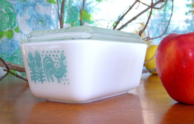 BUTTERPRINT Pyrex Refrigerator Dish