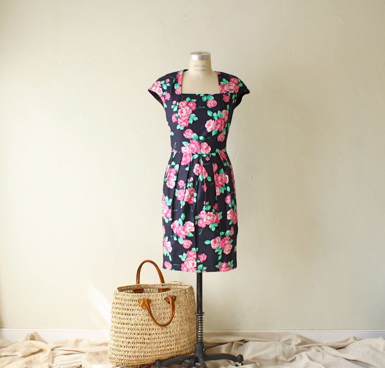 s a l e . 80s floral maxi print dress