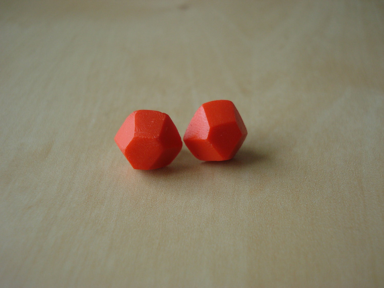 hot coral - gem-cut clay stud earrings img
