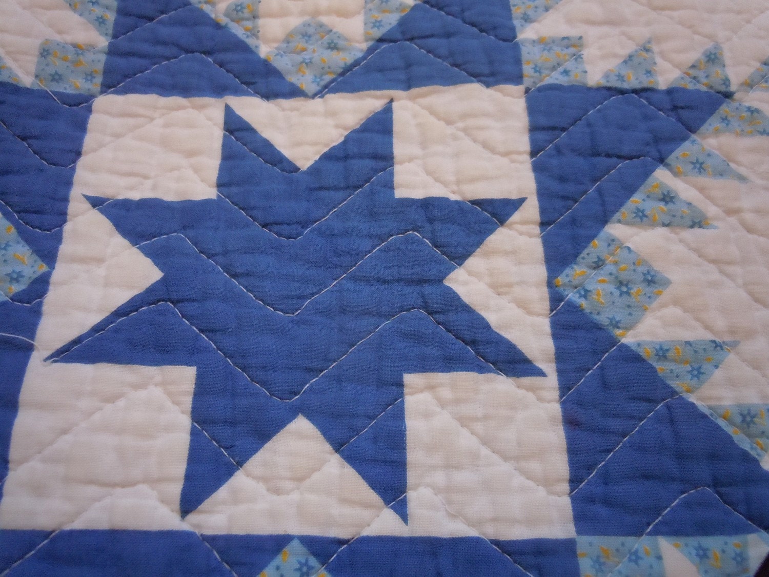 Wonderful Vintage Olde Kentucky Quilt In Blue and White