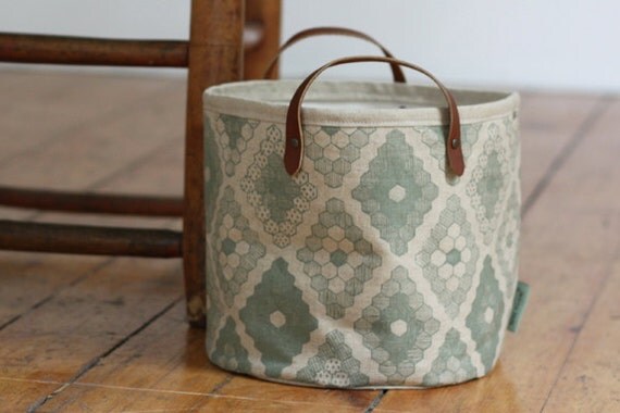 Honeycomb Bucket