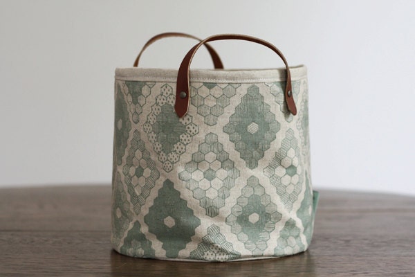 Honeycomb Bucket