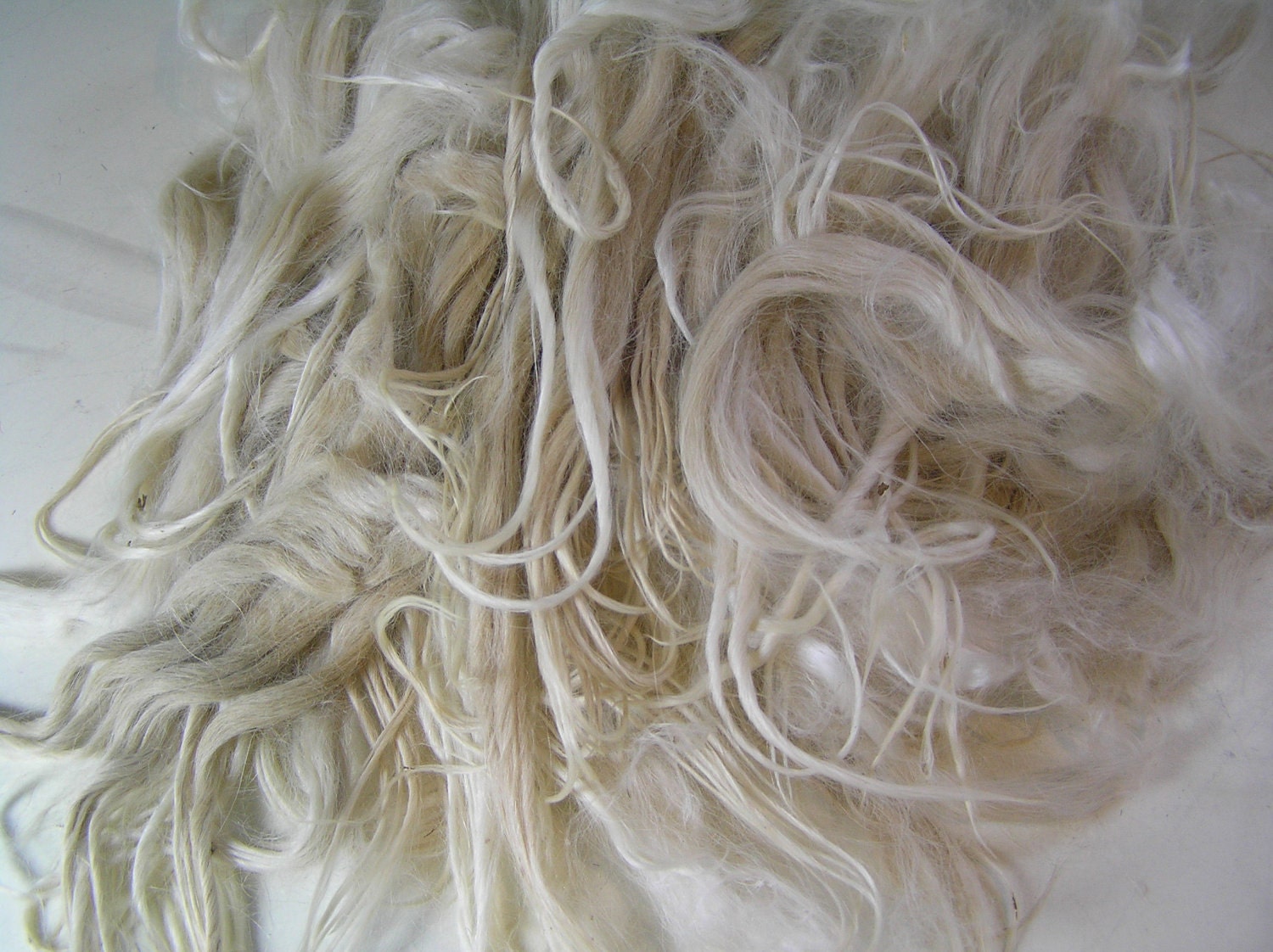 Suri Locks, White 6", Unwashed, Doll Hair, Artie