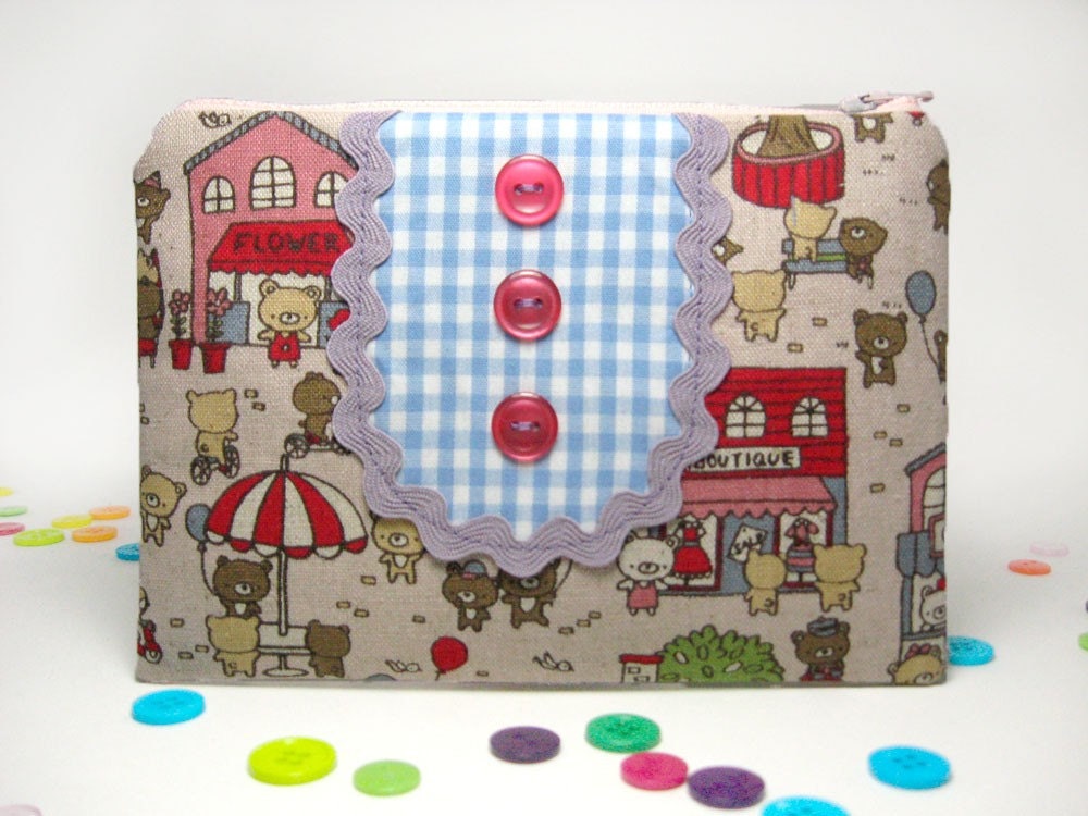 SALE Bear in the city bibbed pouch