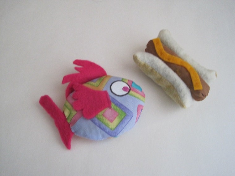 Cat Toys - Fish and Hotdog Cat Toy Filled with Organic Catnip - F6-11H