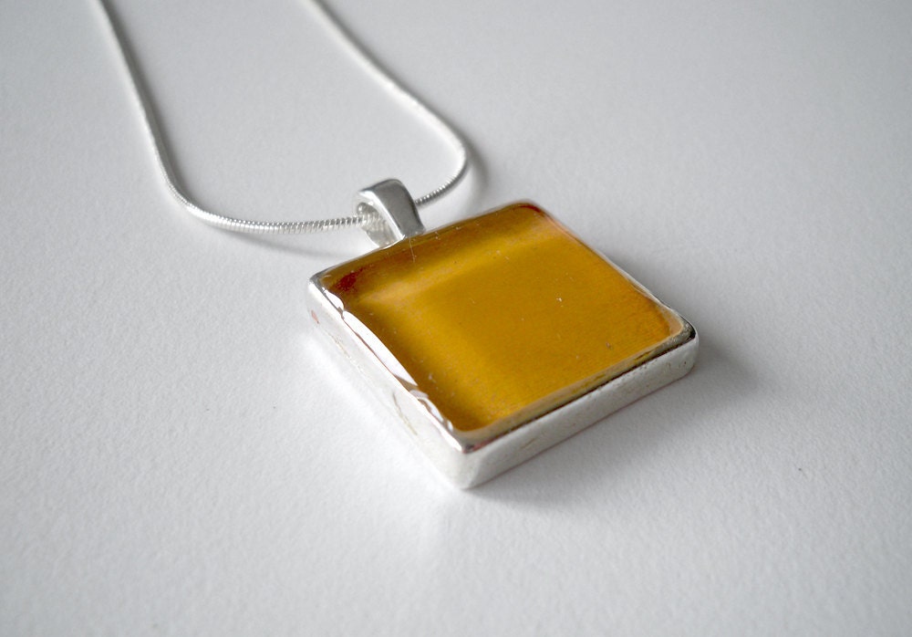 Nautical Flag Q Pendant