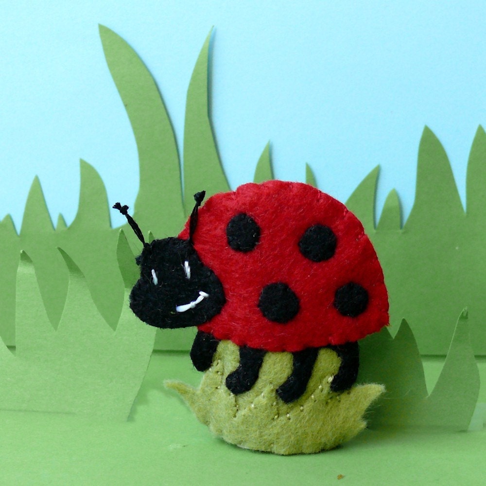 Ladybug - Wool Felt Finger Puppet (1)