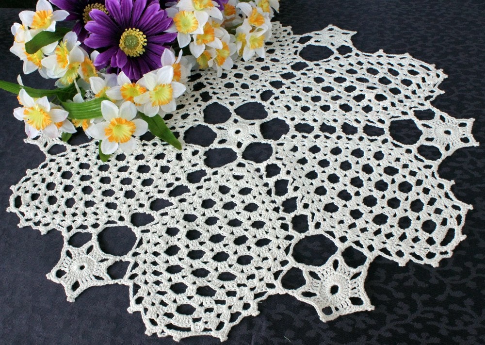 Crochet rosettes doily
