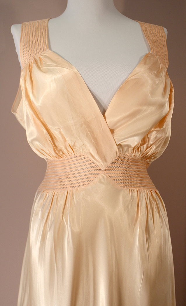 1940s Radelle Nightgown: Peach Bias Rayon Nightgown 38 40 L